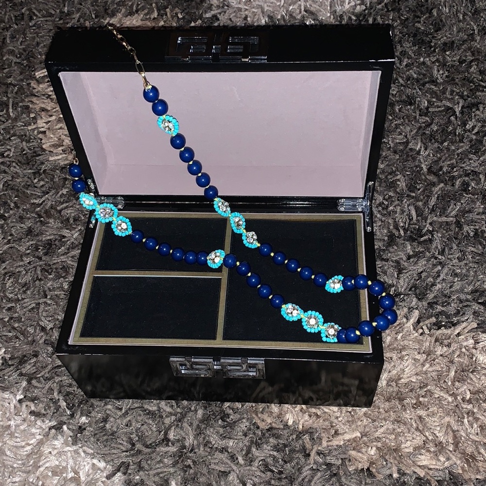 Mythologie long necklace good cond individually knotted beads